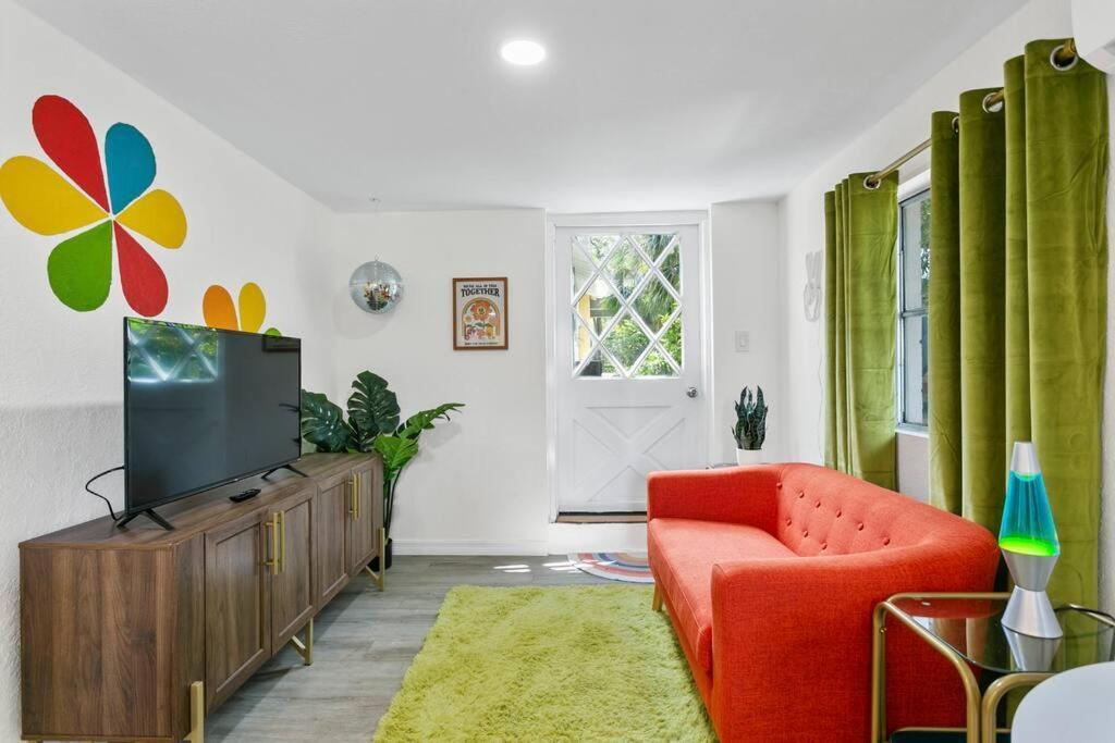That 70'S Themed Apt Close To Coffee, Food + Shops Tampa Exteriör bild