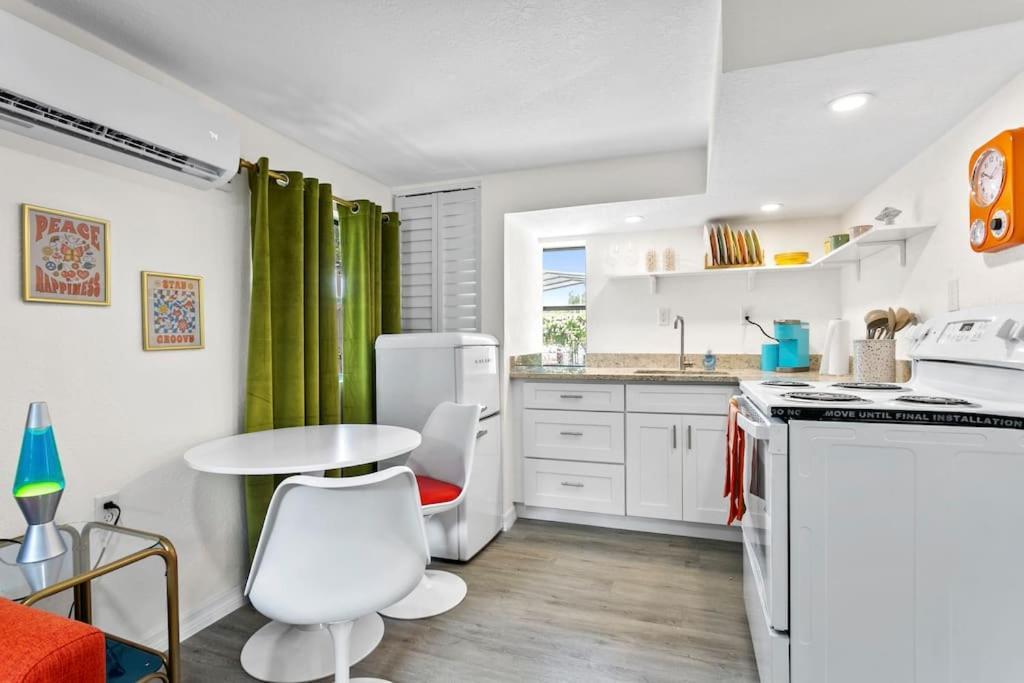 That 70'S Themed Apt Close To Coffee, Food + Shops Tampa Exteriör bild